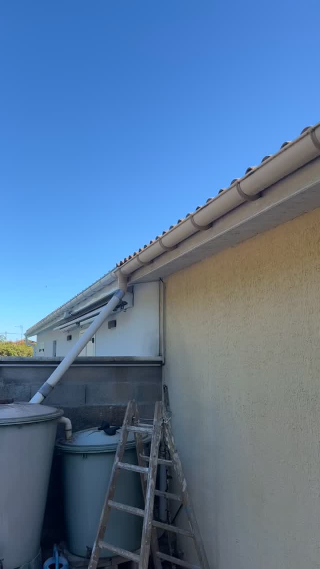 Coup de jeune 🤍
Passage avant toit et gouttière en pvc ovation Blanc
Peinture façade et volets 🪚🛠️