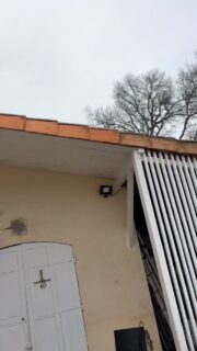 Rénovation avant toit 💥

Mise en place uniquement du lambris pvc blanc ☀️