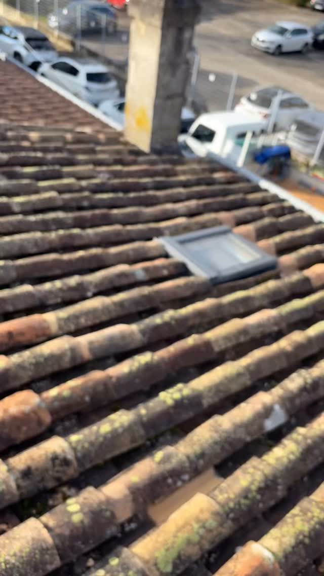 Rénovation toiture 💥

- Enlèvement de 3 cheminées 
- Pose écran sous toiture et double litonnage 
- Couverture en Romane évolution