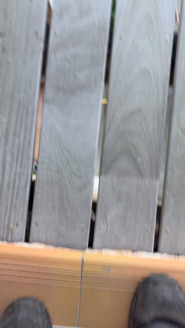 Remise en état balcon bois exotique 🔥

- Changement poutre centrale 
- Renforcement des 2 autres poutres 
- Mise en place lame de terrasse Cumaru
